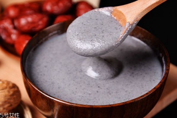 每天喝黑芝麻糊有什么好處 黑芝麻糊的營(yíng)養(yǎng)價(jià)值 每天喝黑芝麻糊有什么好處 黑芝麻糊的營(yíng)養(yǎng)價(jià)值