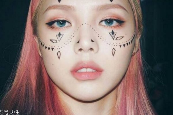 美瞳能戴多長(zhǎng)時(shí)間 美瞳佩戴時(shí)間 美瞳能戴多長(zhǎng)時(shí)間 美瞳佩戴時(shí)間