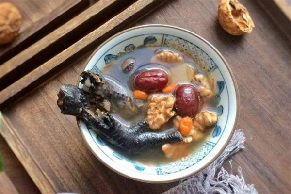 孕婦可以吃烏雞嗎 營(yíng)養(yǎng)價(jià)值很高 孕婦可以吃烏雞嗎 營(yíng)養(yǎng)價(jià)值很高