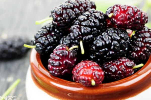 桑葚把手染了怎么洗 桑葚吃了為什么會(huì)變色 桑葚把手染了怎么洗 桑葚吃了為什么會(huì)變色