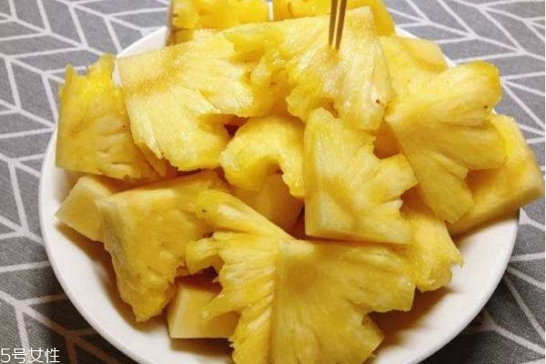 菠蘿吃多了會怎樣 吃菠蘿要注意什么 菠蘿吃多了會怎樣 吃菠蘿要注意什么