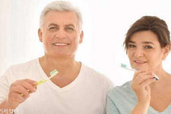 孕期能不能用洗牙粉 是可以使用的 孕期能不能用洗牙粉 是可以使用的