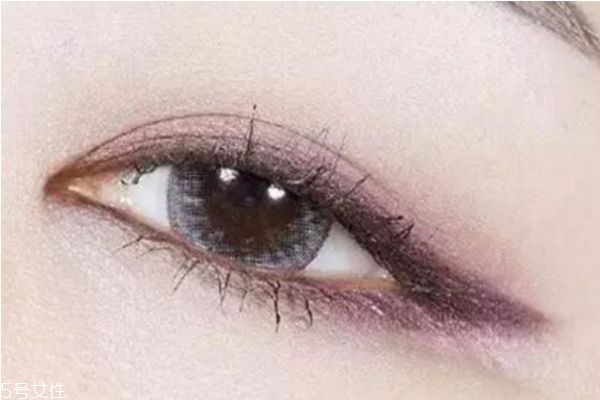 藍色美瞳配什么眼影 藍色美瞳適合什么眼妝 藍色美瞳配什么眼影 藍色美瞳適合什么眼妝