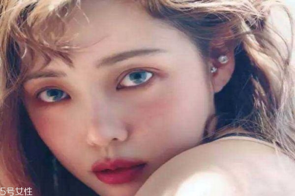 藍色美瞳配什么眼影 藍色美瞳適合什么眼妝 藍色美瞳配什么眼影 藍色美瞳適合什么眼妝