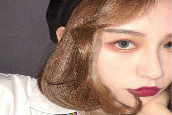 藍色美瞳配什么眼影 藍色美瞳適合什么眼妝 藍色美瞳配什么眼影 藍色美瞳適合什么眼妝