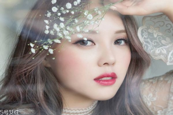 美瞳能戴多長(zhǎng)時(shí)間 美瞳佩戴時(shí)間 美瞳能戴多長(zhǎng)時(shí)間 美瞳佩戴時(shí)間