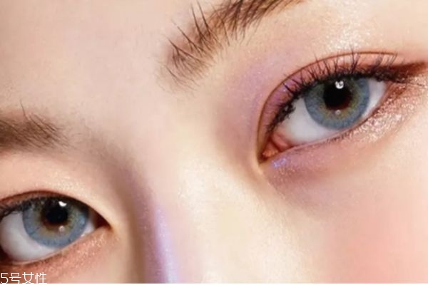 藍色美瞳配什么眼影 藍色美瞳適合什么眼妝 藍色美瞳配什么眼影 藍色美瞳適合什么眼妝