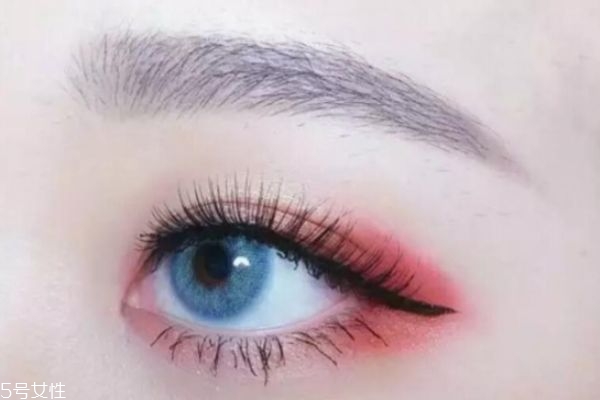 藍色美瞳配什么眼影 藍色美瞳適合什么眼妝 藍色美瞳配什么眼影 藍色美瞳適合什么眼妝