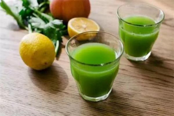喝芹菜汁會變黑嗎 做好防曬措施 喝芹菜汁會變黑嗎 做好防曬措施