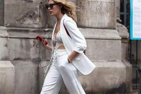 春天白色褲子怎么搭配 讓你氣質(zhì)爆棚