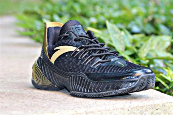 安踏要瘋2實(shí)戰(zhàn)測評 抓地力最強(qiáng)的國產(chǎn)球鞋