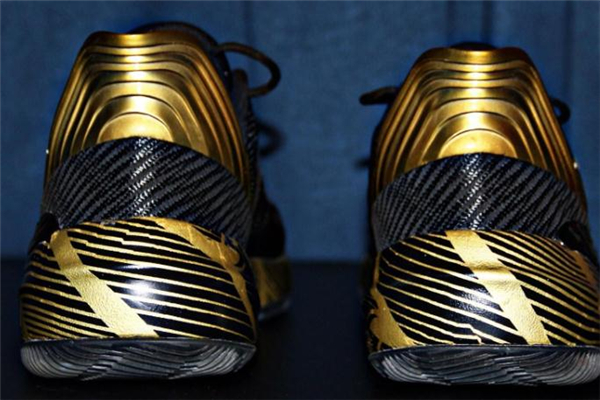 安踏要瘋2實(shí)戰(zhàn)測評 抓地力最強(qiáng)的國產(chǎn)球鞋