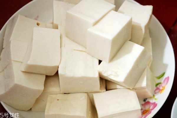吃豆腐的好處 吃豆腐的禁忌 吃豆腐的好處 吃豆腐的禁忌