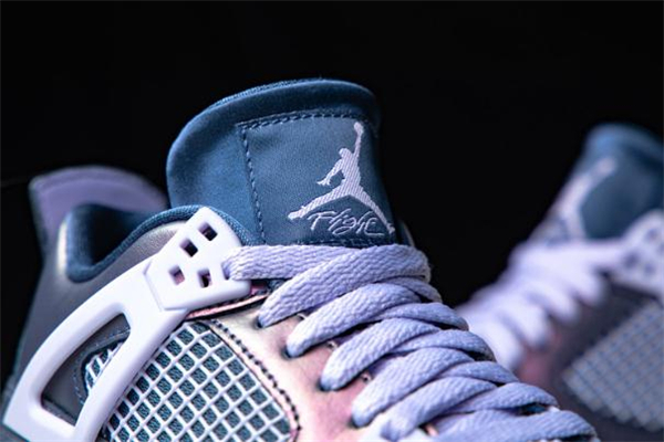 aj4變色龍多少錢 aj4變色龍?jiān)瓋r(jià) aj4變色龍多少錢 aj4變色龍?jiān)瓋r(jià)