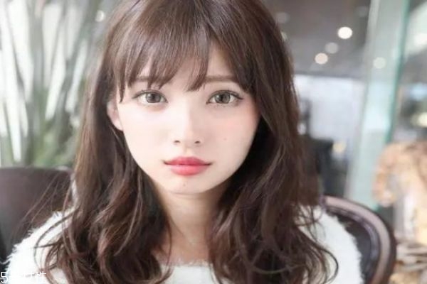 栗棕色適合什么年齡染 栗棕色染發(fā)效果圖 栗棕色適合什么年齡染 栗棕色染發(fā)效果圖