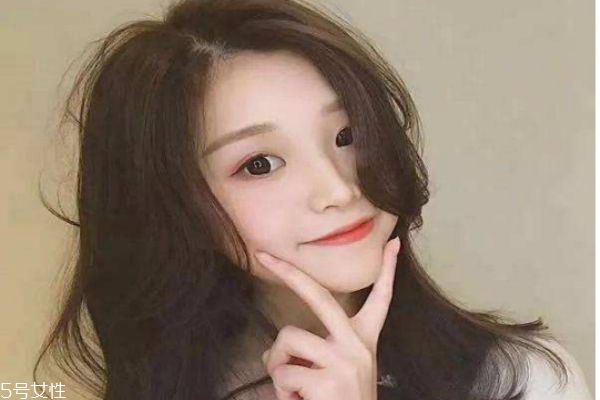 空心卷怎樣卷發(fā) 空心卷發(fā)型的方法 空心卷怎樣卷發(fā) 空心卷發(fā)型的方法