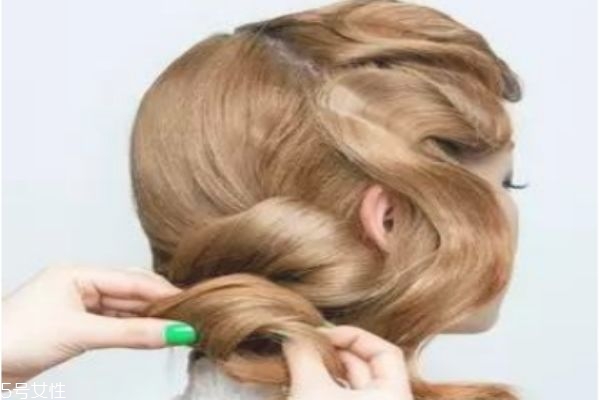 老上海復(fù)古發(fā)型怎么做 復(fù)古上海灘發(fā)型女 老上海復(fù)古發(fā)型怎么做 復(fù)古上海灘發(fā)型女