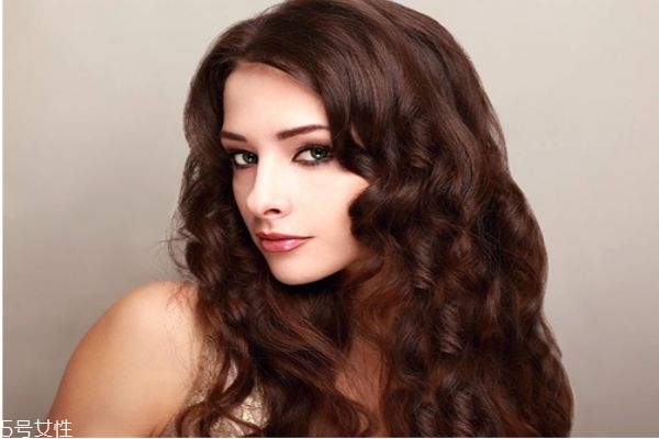 空心卷怎樣卷發(fā) 空心卷發(fā)型的方法 空心卷怎樣卷發(fā) 空心卷發(fā)型的方法