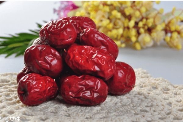 蜜棗和紅棗哪個好 紅棗和蜜棗的區(qū)別 蜜棗和紅棗哪個好 紅棗和蜜棗的區(qū)別