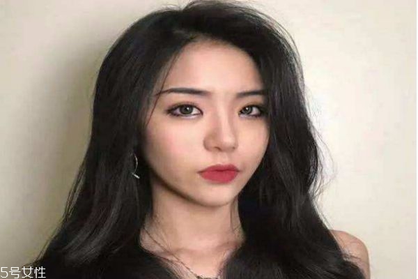 空心卷怎樣卷發(fā) 空心卷發(fā)型的方法 空心卷怎樣卷發(fā) 空心卷發(fā)型的方法