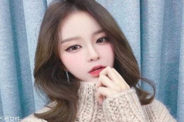 空心卷怎樣卷發(fā) 空心卷發(fā)型的方法 空心卷怎樣卷發(fā) 空心卷發(fā)型的方法