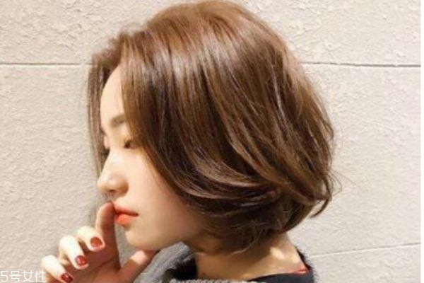 接近黑色的染發(fā)顏色 低調但是顯氣色的發(fā)色 接近黑色的染發(fā)顏色 低調但是顯氣色的發(fā)色