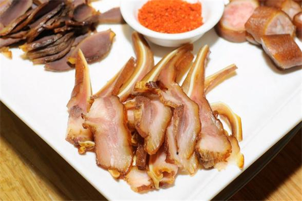 豬耳朵怎么切 豬耳朵的正確切法 豬耳朵怎么切 豬耳朵的正確切法