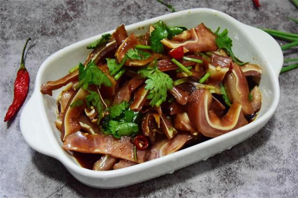 豬耳朵炒什么好吃 豬耳朵家常做法 豬耳朵炒什么好吃 豬耳朵家常做法