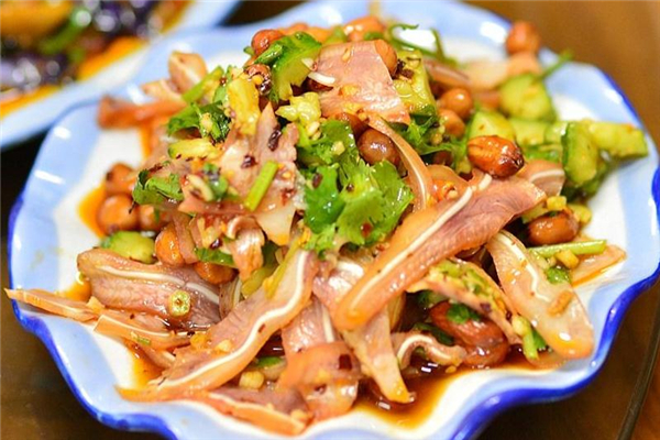 豬耳朵炒什么好吃 豬耳朵家常做法 豬耳朵炒什么好吃 豬耳朵家常做法