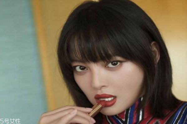 接近黑色的染發(fā)顏色 低調但是顯氣色的發(fā)色 接近黑色的染發(fā)顏色 低調但是顯氣色的發(fā)色