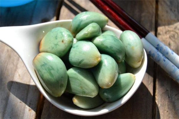 醋泡大蒜變綠能吃嗎 放心食用 醋泡大蒜變綠能吃嗎 放心食用