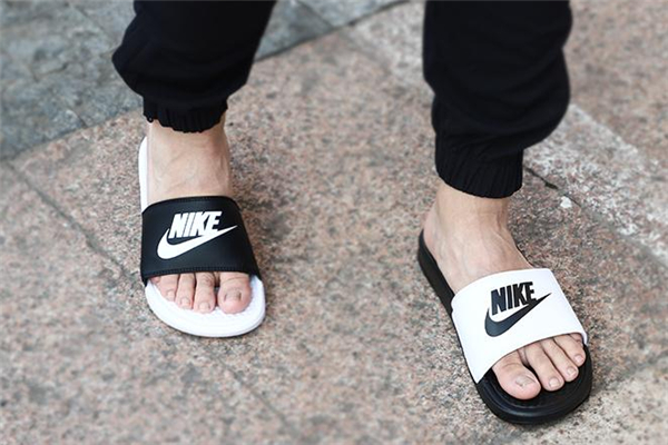 耐克拖鞋沾水發(fā)臭怎么辦 解決方法是這樣 耐克拖鞋沾水發(fā)臭怎么辦 解決方法是這樣