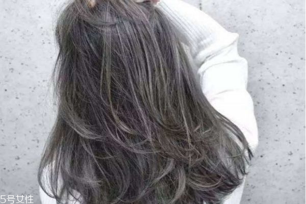 接近黑色的染發(fā)顏色 低調但是顯氣色的發(fā)色 接近黑色的染發(fā)顏色 低調但是顯氣色的發(fā)色