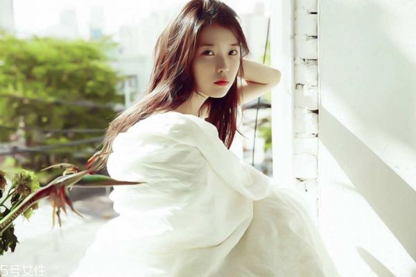 接近黑色的染發(fā)顏色 低調但是顯氣色的發(fā)色 接近黑色的染發(fā)顏色 低調但是顯氣色的發(fā)色