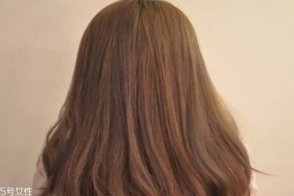 接近黑色的染發(fā)顏色 低調但是顯氣色的發(fā)色 接近黑色的染發(fā)顏色 低調但是顯氣色的發(fā)色