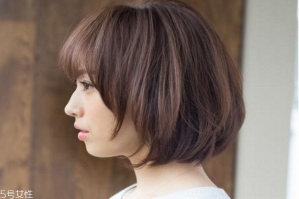 接近黑色的染發(fā)顏色 低調但是顯氣色的發(fā)色 接近黑色的染發(fā)顏色 低調但是顯氣色的發(fā)色