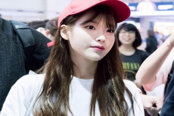 接近黑色的染發(fā)顏色 低調但是顯氣色的發(fā)色 接近黑色的染發(fā)顏色 低調但是顯氣色的發(fā)色