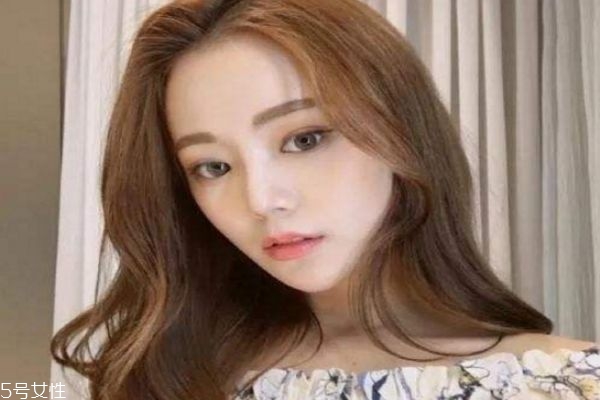 接近黑色的染發(fā)顏色 低調但是顯氣色的發(fā)色 接近黑色的染發(fā)顏色 低調但是顯氣色的發(fā)色