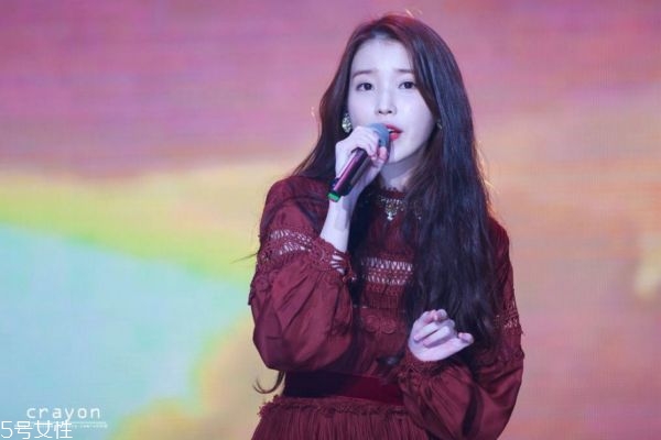 接近黑色的染發(fā)顏色 低調但是顯氣色的發(fā)色 接近黑色的染發(fā)顏色 低調但是顯氣色的發(fā)色