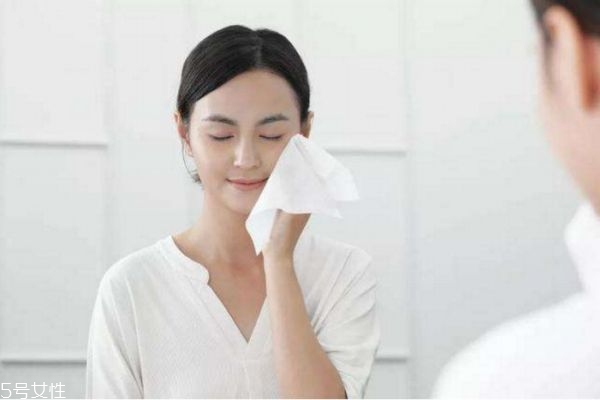 一天洗幾次臉 揭秘日常洗臉誤區(qū) 一天洗幾次臉 揭秘日常洗臉誤區(qū)