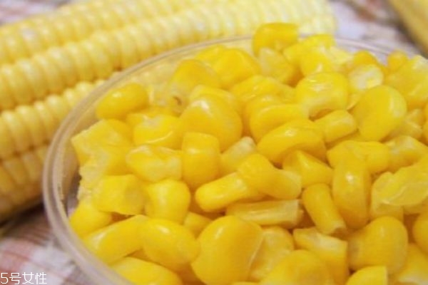 糯玉米和甜玉米的區(qū)別 以顏色區(qū)分 糯玉米和甜玉米的區(qū)別 以顏色區(qū)分