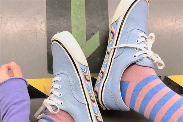 vans獨(dú)角獸真假鑒定 從這些細(xì)節(jié)對(duì)比 vans獨(dú)角獸真假鑒定 從這些細(xì)節(jié)對(duì)比