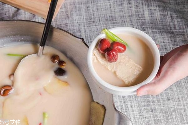 花膠阿膠可以一起燉嗎 花膠阿膠燉做法與功效 花膠阿膠可以一起燉嗎 花膠阿膠燉做法與功效