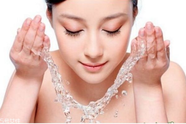 一天洗幾次臉 揭秘日常洗臉誤區(qū) 一天洗幾次臉 揭秘日常洗臉誤區(qū)