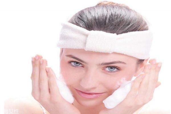一天洗幾次臉 揭秘日常洗臉誤區(qū) 一天洗幾次臉 揭秘日常洗臉誤區(qū)
