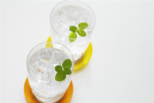 孕婦能喝蘇打水嗎 要適量即可 孕婦能喝蘇打水嗎 要適量即可