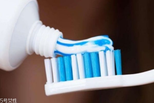 銀器發(fā)黑怎么洗白 8招教你洗白 銀器發(fā)黑怎么洗白 8招教你洗白