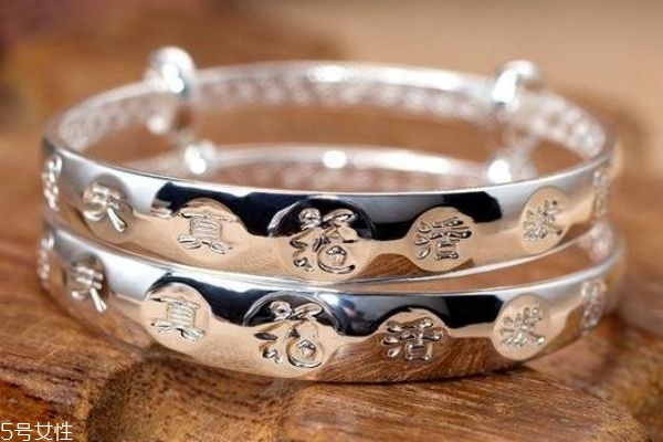 銀器發(fā)黑怎么洗白 8招教你洗白 銀器發(fā)黑怎么洗白 8招教你洗白