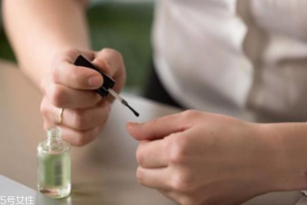 銀器為什么會(huì)變黑 銀對(duì)人體有害嗎 銀器為什么會(huì)變黑 銀對(duì)人體有害嗎