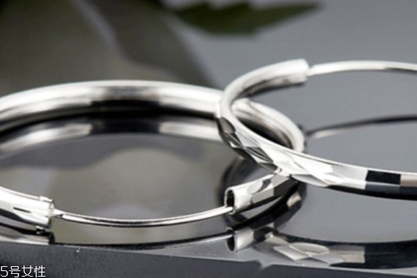 純銀怎么分辨真假 五個(gè)方法教你立辨真假 純銀怎么分辨真假 五個(gè)方法教你立辨真假